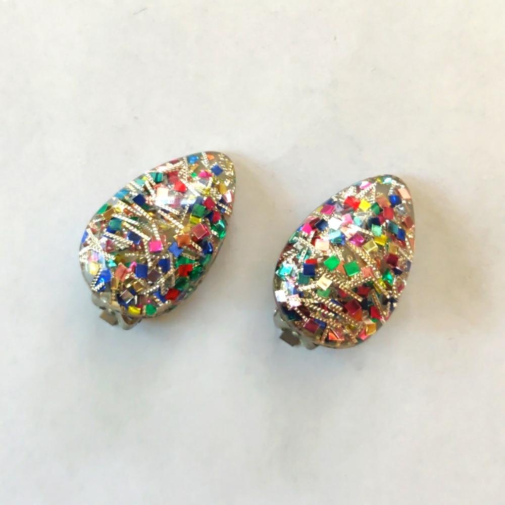 VINTAGE! Lucite confetti clip earrings